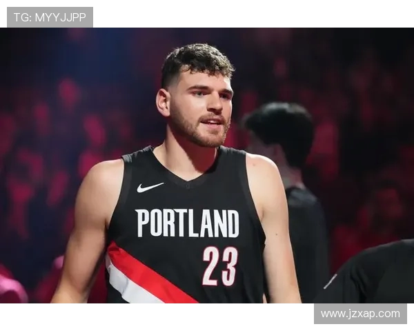 克林根表现出色砍下15分15板5助攻贡献4个前场篮板助力球队胜利 克林根表现出色砍下15分15板5助攻贡献4个前场篮板助力球队胜利